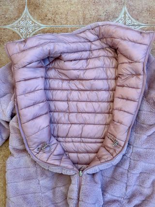 Abrigo pelo sintético rosa reversible