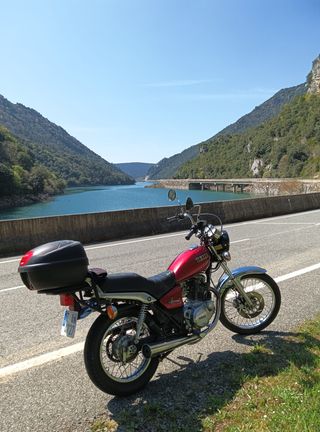 Yamaha Special 250 SR en color rojo