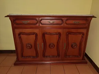 Recibidor antiguo madera y mármol