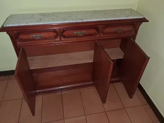 Recibidor antiguo madera y mármol