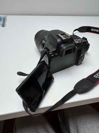 Canon EOS 250D + Obiettivo 18-55mm