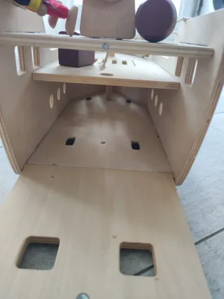 Barco pirata de madera para jugar.