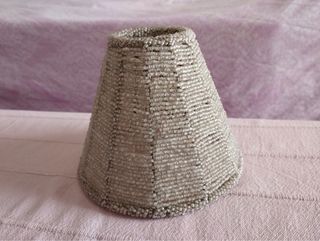 Pantalla pinza pedrería plata 13*5*11h