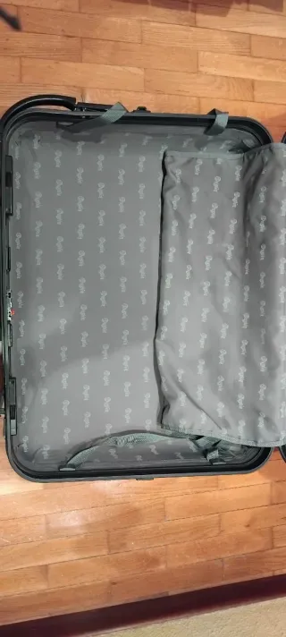 Maleta de viaje negra