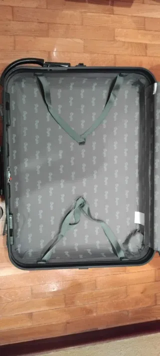 Maleta de viaje negra