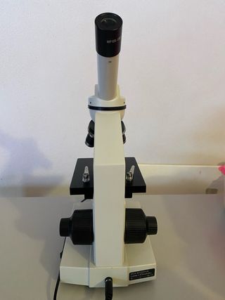 Microscopio casi nuevo