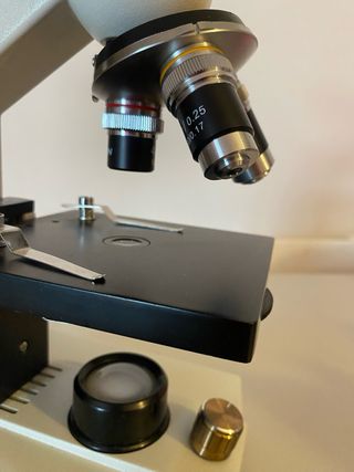 Microscopio casi nuevo