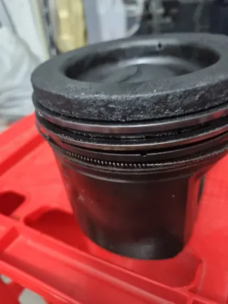 Pistón de camión para prepararlo como adorno