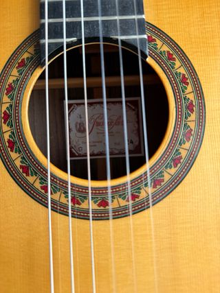 Guitarra Prudencio Sáez 24 con estuche.