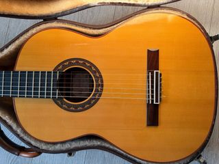 Guitarra Prudencio Sáez 24 con estuche.