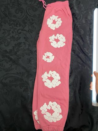Pantalón chándal rosa con estampado