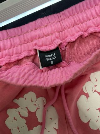 Pantalón chándal rosa con estampado