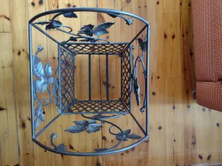 Paragüero de forja con diseño de hojas