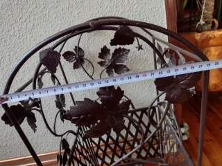 Paragüero de forja con diseño de hojas