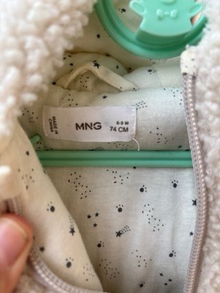 Buzo unisex 6/9 meses marca mango