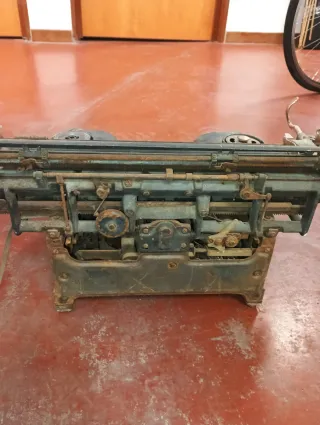 Máquina de escribir Hispano Olivetti