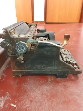 Máquina de escribir Hispano Olivetti