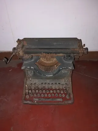 Máquina de escribir Hispano Olivetti