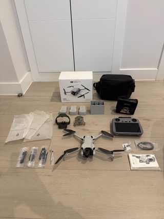 DJI Mini 4 Pro Fly More Combo