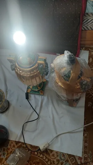 Lámpara de cerámica dorada y verde. Original