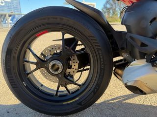 Ducati Streetfighter V4S 2023