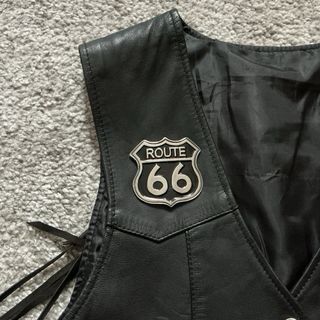 Chaleco cuero negro de mujer “Harley Davidson”.