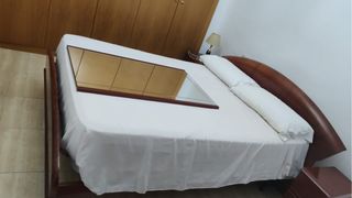 Cama doble de madera