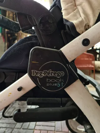 Silla de paseo negra con bolso