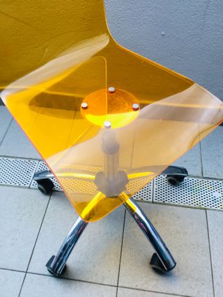 Silla de oficina metacrilato transparente y ruedas