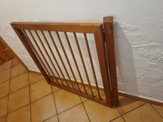 Barandilla seguridad bebés. Madera