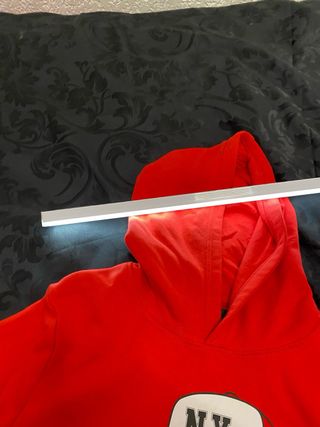Sudadera Roja con Diseño Gráfico Talla M