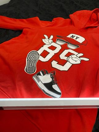 Sudadera Roja con Diseño Gráfico Talla M