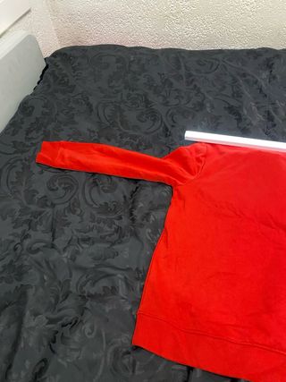 Sudadera Roja con Diseño Gráfico Talla M