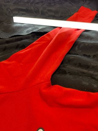 Sudadera Roja con Diseño Gráfico Talla M