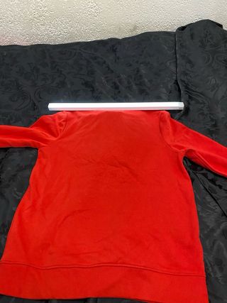 Sudadera Roja con Diseño Gráfico Talla M