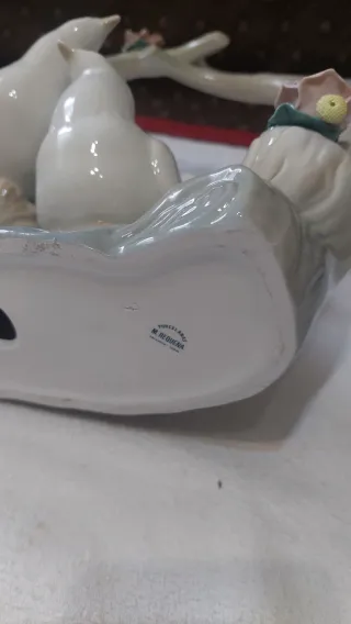 Figura decorativa de dos palomas