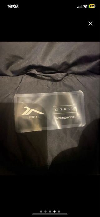 Abrigo largo negro con capucha