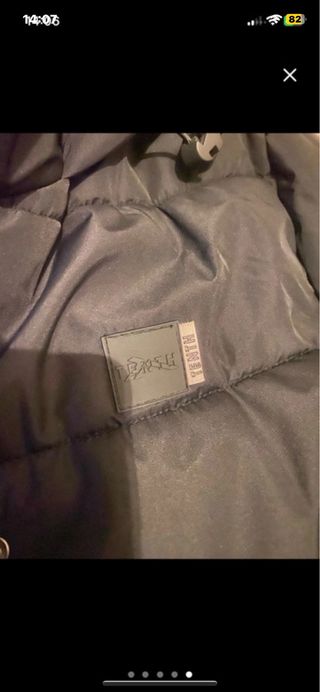 Abrigo largo negro con capucha