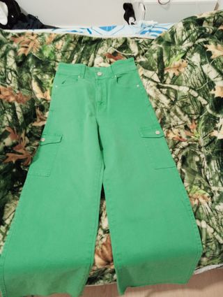 Pantalón cargo verde Talla 36
