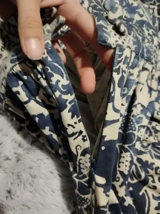 Falda elegante estampada beige y azul