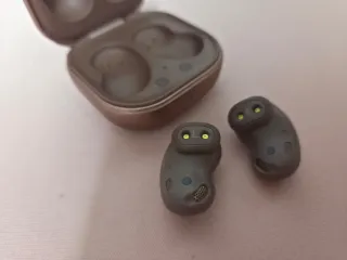 Samsung Galaxy Buds Live de color bronce