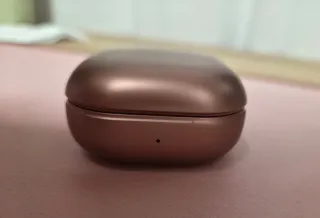 Samsung Galaxy Buds Live de color bronce