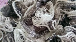 Sciarpa volant artigianale grigio e bianco