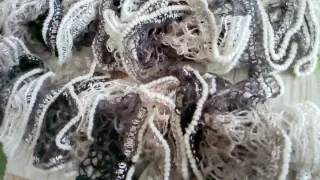 Sciarpa volant artigianale grigio e bianco