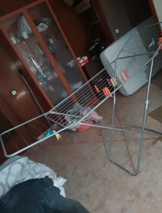 Tendedero plegable de metal plateado