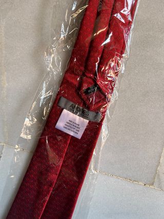 Corbata roja con patrón