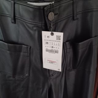 Pantalón marine efecto piel Zara negro Talla 38
