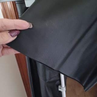 Pantalón marine efecto piel Zara negro Talla 38