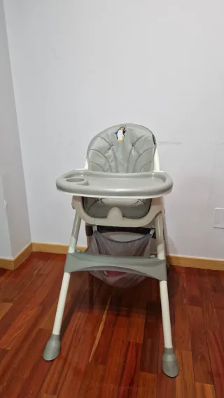 Trona  nos costo 79.99€ se hace grande y pequeña