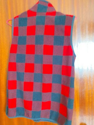 Chaleco cuadros franela negro y rojo